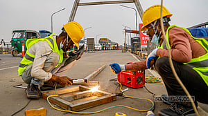 পোস্তগোলা সেতুর সংস্কার শুরু, গাড়ি চলছে বিকল্প পথে