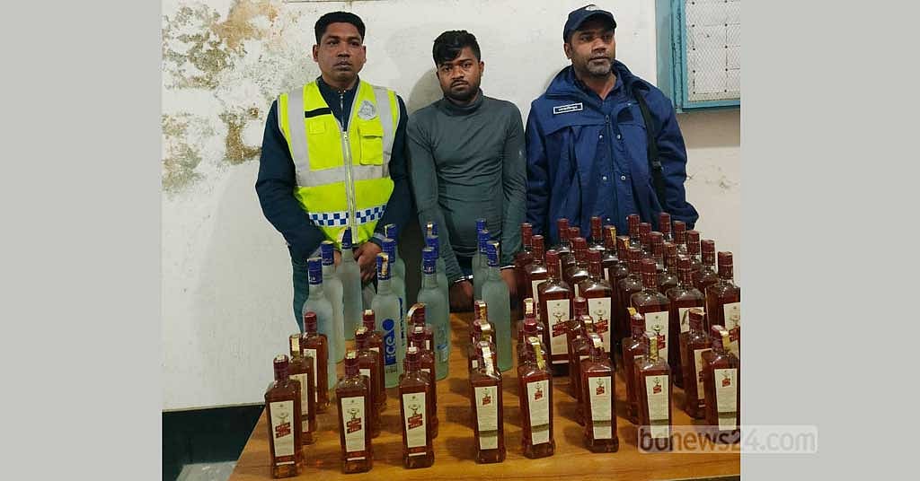 নেত্রকোণায় সীমান্ত থেকে ৫৮ বোতল ভারতীয় মদসহ আটক ১