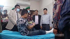 চিকিৎসাধীন মিয়ানমারের বিজিপির সদস্যের পাশে বিজিবি প্রধান