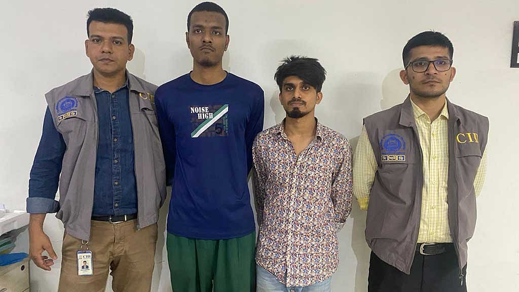ঢাবির ভর্তি পরীক্ষা: প্রতারণার অভিযোগে গ্রেপ্তার ২