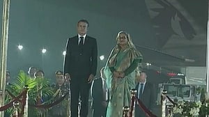 লালগালিচা সংবর্ধনার মধ্যে ঢাকায় ফরাসি প্রেসিডেন্ট ম্যাক্রোঁ