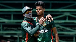 রুদ্ধশ্বাস লড়াইয়ে ব্যাটিং ব্যর্থতায় হেরে বাংলাদেশের স্বপ্নভঙ্গ