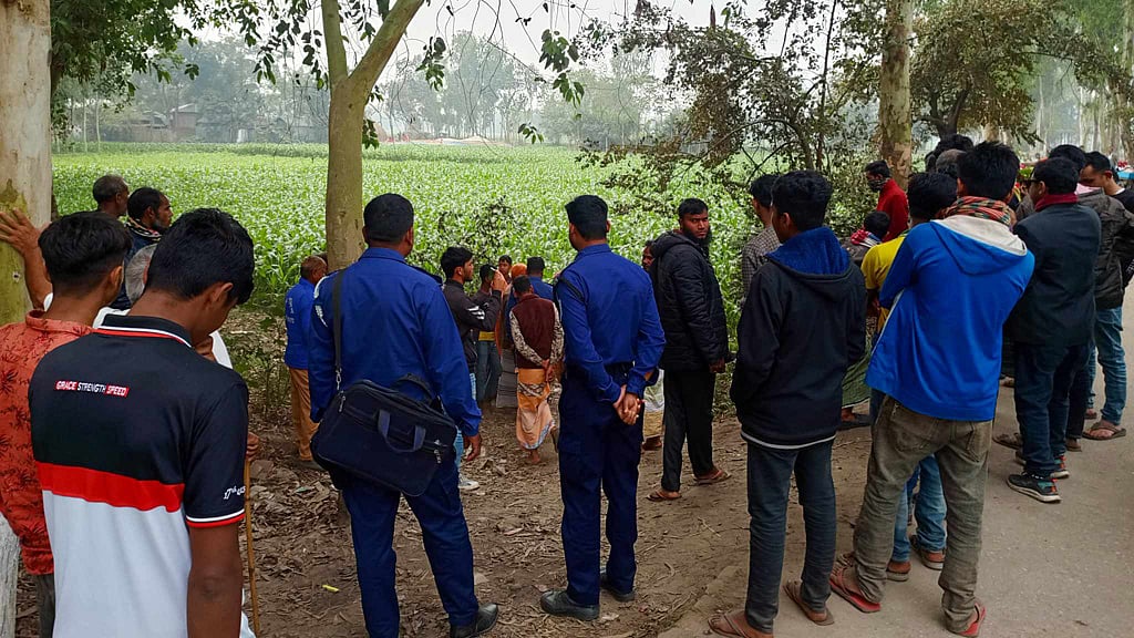 ভুট্টাক্ষেতে প্লাস্টিকের ব্যাগে নবজাতকের লাশ