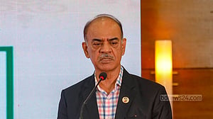 পর্যটন কাঙ্ক্ষিত জায়গায় পৌঁছুতে পারেনি: ফারুক খান