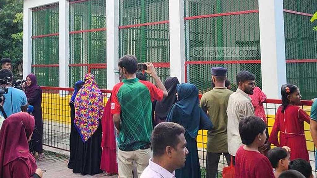 চুয়াডাঙ্গায় স্কুলছাত্রীকে ‘শ্লীলতাহানি’: শিক্ষকের বিচার দাবি, তদন্তে কমিটি