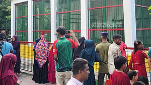 চুয়াডাঙ্গায় স্কুলছাত্রীকে ‘শ্লীলতাহানি’: শিক্ষকের বিচার দাবি, তদন্তে কমিটি