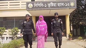 কুষ্টিয়ায় দুই হাজার বোতল ফেন্সিডিল জব্দ, নারী গ্রেপ্তার