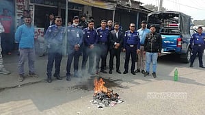 ফিজিশিয়ান স্যাম্পল ও মেয়াদোত্তীর্ণ ওষুধ বিক্রি, ৮ ফার্মেসিকে জরিমানা
