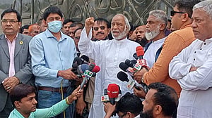 বিরোধী দলকে নিষিদ্ধ করে দিতে চায় আওয়ামী লীগ: মঈন খান