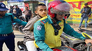 মেডিকেল ভর্তি: ৩০ জনকে ‘সঠিক কেন্দ্রে’ পৌঁছে দিল পুলিশ