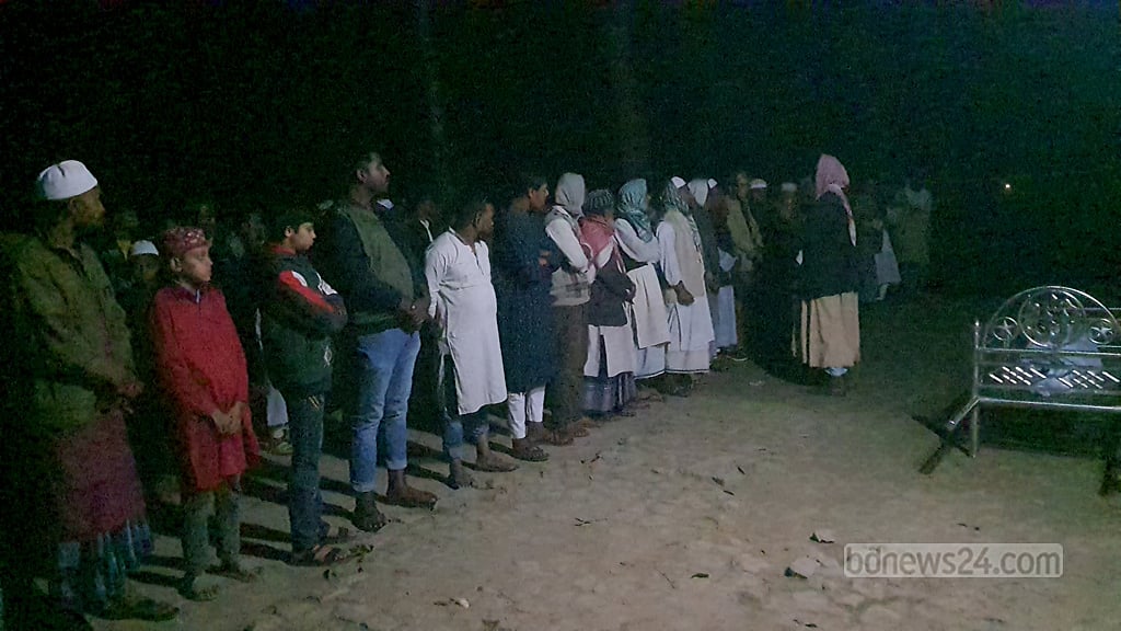 টাকার দ্বন্দ্বে দাফনে ‘বাধা’, ২৪ ঘণ্টা লাশ পড়ে ছিল উঠানে