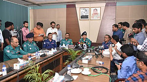 পোস্তগোলা সেতু সংস্কার: যানজট এড়াতে বিকল্প পথ ব্যবহারের আহ্বান পুলিশের