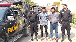 নাটোরে স্কুলছাত্রীকে অপহরণের অভিযোগে বাবা-ছেলে গ্রেপ্তার