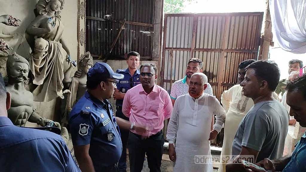 ফরিদপুরে দুর্গা মন্দিরে প্রতিমা ‘ভাঙচুর’