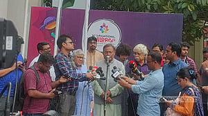 শিশুরা যেন স্মার্টফোনে আসক্ত না হয়: তথ্যমন্ত্রী