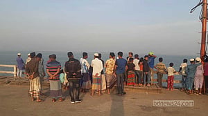 মিয়ানমার থেকে আসা বিকট শব্দে কাঁপল টেকনাফ সীমান্ত