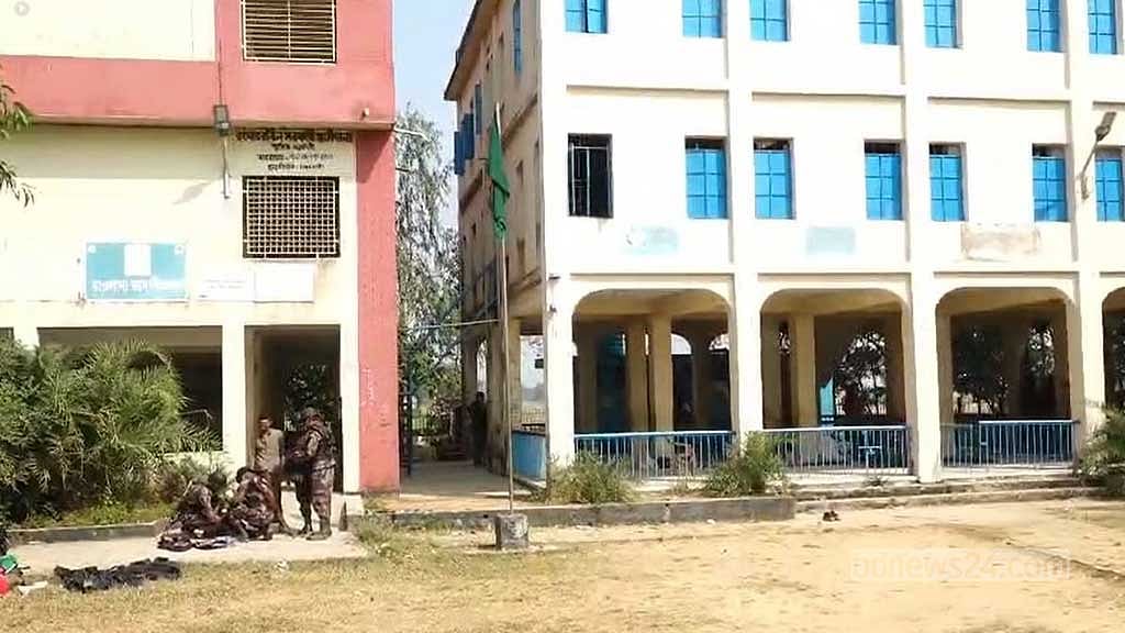 ওপারের যুদ্ধে বিরান হচ্ছে এপারের বসতিও