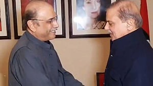পাকিস্তানে সরকার গঠনে সহযোগিতার ঘোষণা পিএমএল-এন ও পিপিপির