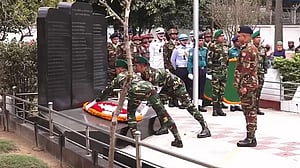 পিলখানায় নিহতদের কবরে রাষ্ট্রপতি-প্রধানমন্ত্রীর শ্রদ্ধা