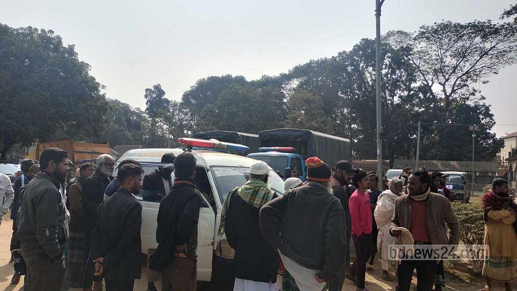 সড়কে পড়ে ছিল ব্যবসায়ীর লাশ, পুলিশ বলছে ‘হত্যা’