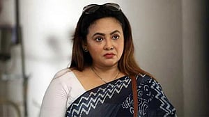 জালিয়াতের ফাঁদে অভিনেত্রী, খোয়ালেন অর্থ