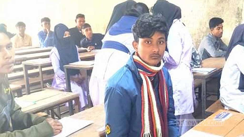 দিনাজপুরে বাবার মরদেহ রেখে এসএসসি পরীক্ষার হলে ছেলে