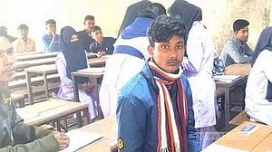 দিনাজপুরে বাবার মরদেহ রেখে এসএসসি পরীক্ষার হলে ছেলে