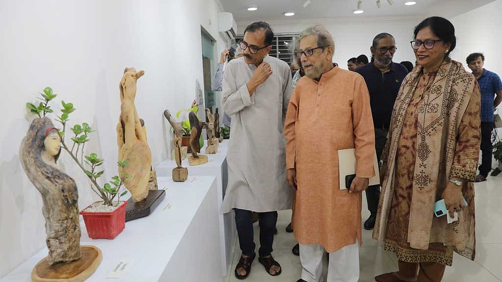 ঢাকায় ভাস্কর রাশার শিল্পকর্ম প্রদর্শনী
