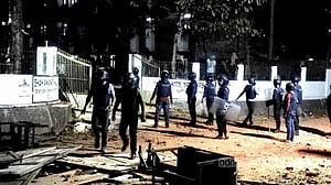 চবিতে ফের সংঘর্ষে ছাত্রলীগ, আহত ১৩