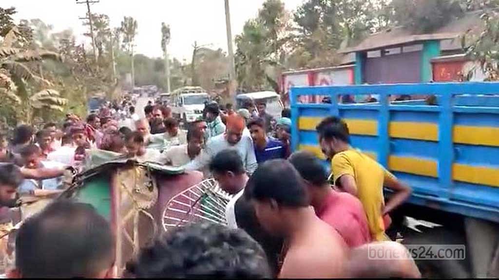 টাঙ্গাইলে পিকআপের সঙ্গে সংঘর্ষে অটোরিকশার ৪ যাত্রী নিহত