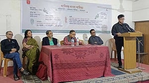 বিশ্বজুড়ে ছড়িয়ে থাকা বাংলা সাহিত্যিকদের সভা হয়ে গেল ঢাকায়
