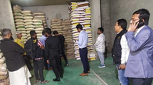 কামরাঙ্গীরচরে চাল মজুদে তিন বিক্রেতাকে ৩ লাখ টাকা জরিমানা