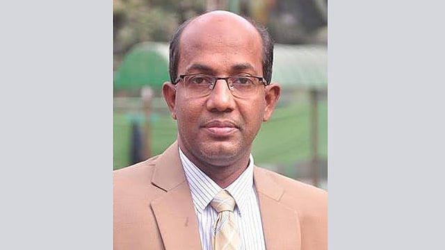 কুমিল্লা বিশ্ববিদ্যালয়ের কোষাধ্যক্ষের বিরুদ্ধে গরু লুটের মামলা