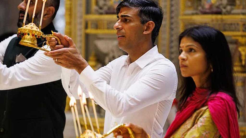 স্ত্রীকে নিয়ে দিল্লির আকশারধাম মন্দিরে ঋষি সুনাক