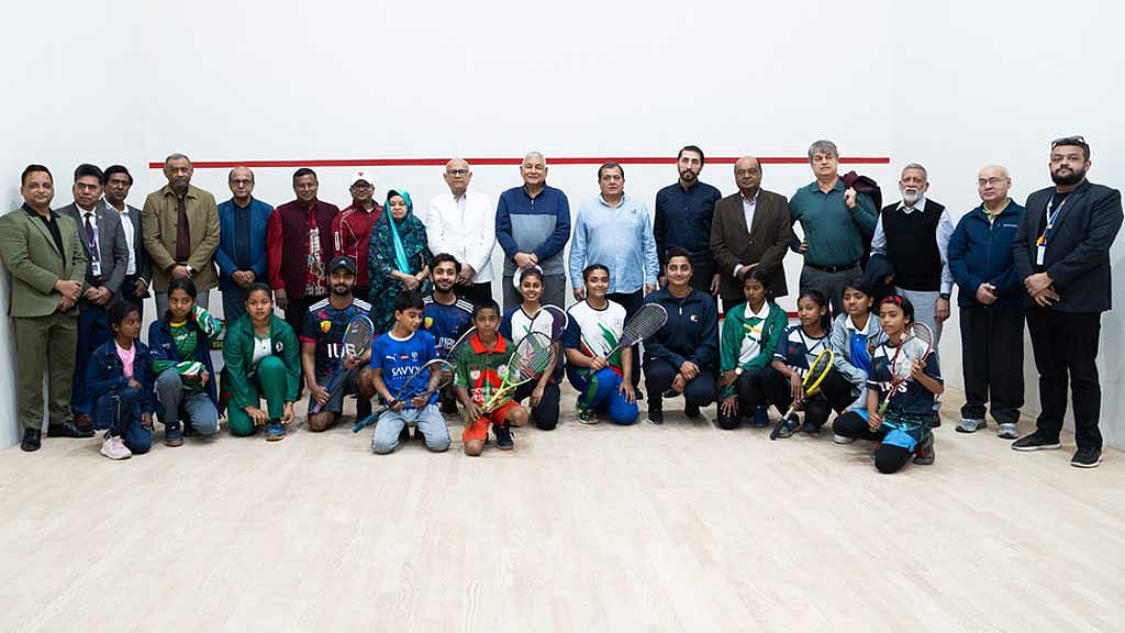 আইইউবিতে স্কোয়াশ কোর্ট ও সুইমিং পুল চালু
