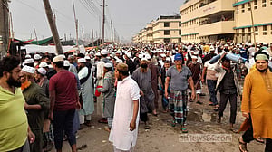 বিশ্ব ইজতেমা: শুরুর আগেই পূর্ণ ময়দান, মানুষ বসছে সড়কের পাশে