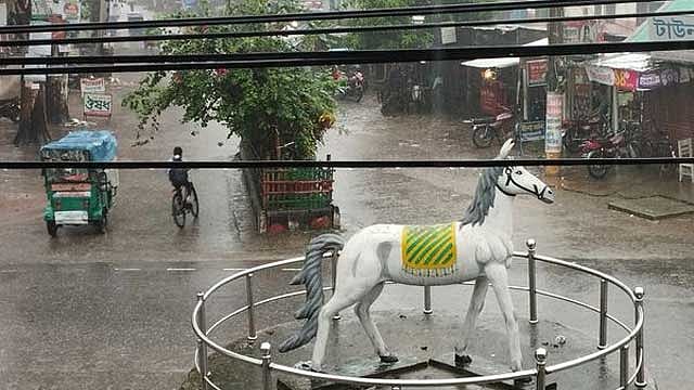 টানা বর্ষণে কুড়িগ্রামে জলাবদ্ধতা, বিপাকে নিম্ন আয়ের মানুষ