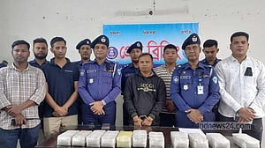 ১০ কিলোমিটার ধাওয়া করে জব্দ গাড়িতে মিলল ১ লাখ ইয়াবা
