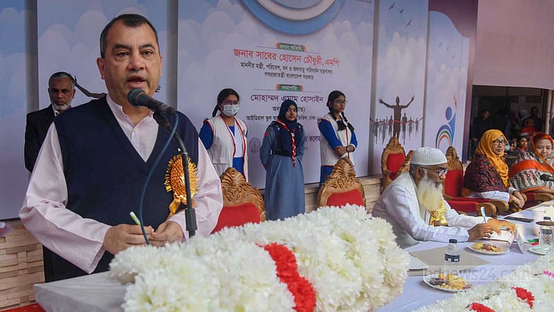 মতিঝিল আইডিয়াল স্কুল অ্যান্ড কলেজের বার্ষিক ক্রীড়া প্রতিযোগিতার পুরস্কার বিতরণী অনুষ্ঠানে পরিবেশ, বন ও জলবায়ু পরিবর্তন মন্ত্রী সাবের হোসেন চৌধুরী।