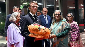 কাচ্চি বিরিয়ানি-ইলিশে আপ্যায়িত ম্যাক্রোঁ