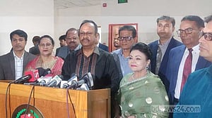 নারী আসন: জাপার সালমা ইসলাম ও নুরুন নাহারের মনোনয়নপত্র জমা