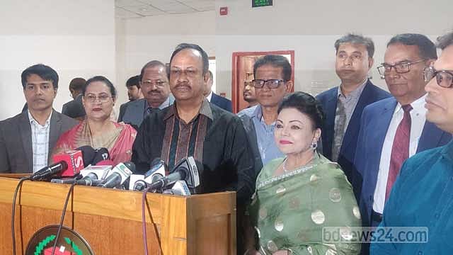 নারী আসন: জাপার সালমা ইসলাম ও নুরুন নাহারের মনোনয়নপত্র জমা