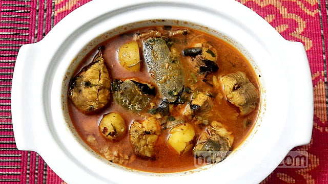 রেসিপি: মাগুর মাছ দিয়ে নতুন আলুর ঝোল