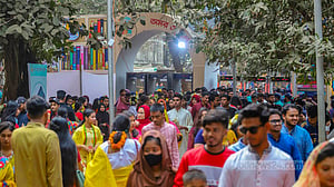 'বাণিজ্যের চেয়েও জরুরি একুশের বৈশিষ্ট্যে ফিরে যাওয়া’