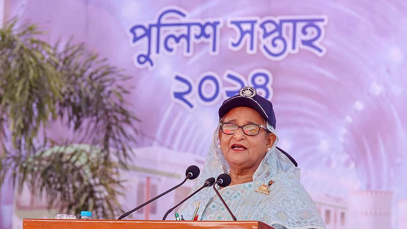 পুলিশ সপ্তাহ উপলক্ষে রাজারবাগ পুলিশ লাইন্সে বক্তব্য দেন প্রধানমন্ত্রী শেখ হাসিনা।