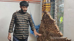 গুলি খাটের কাঠে লাগায় প্রাণে বেঁচে যান ঘুমধুমের শহীদুল