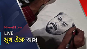 বইমেলায় মানুষের মুখ আঁকেন তারা