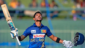 জায়াসুরিয়াকে সাক্ষী রেখেই তাকে ছাড়িয়ে নিসানকার ডাবল সেঞ্চুরি