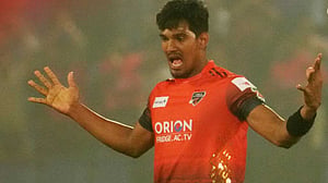 ৪ ওভারে ৭২ দিয়ে মুশফিকের রেকর্ড