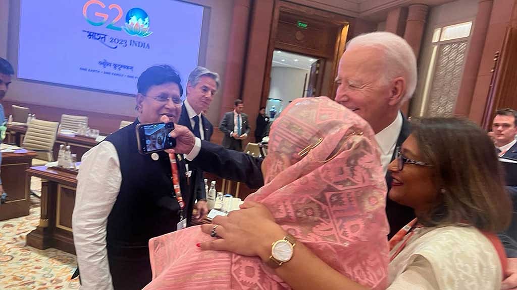বাইডেনের সেলফিতে শেখ হাসিনা